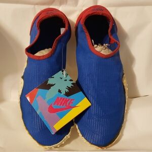 NWT Nike Aqua Sock size S